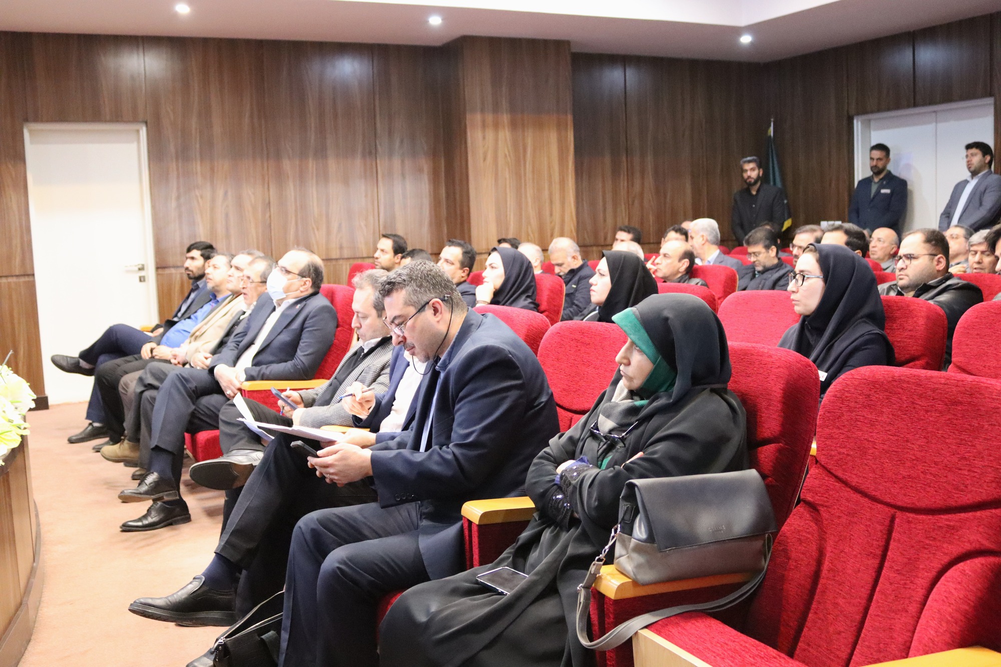 برگزاری جلسه هم اندیشی رؤسای بیمارستان ها در بیمارستان شهدای سلامت